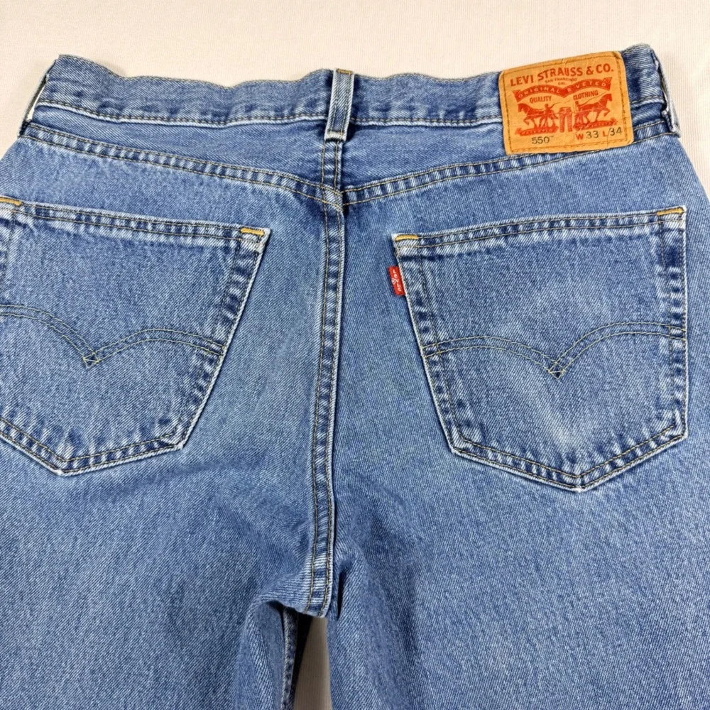 Levi's 550 Relaxed Fit Jeans 33x34 Blue Medium Wash Tapered Leg Cotton Denim